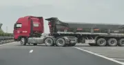 Tài xế xe đầu kéo quay đầu trên cao tốc, bị phạt tới 40 triệu đồng