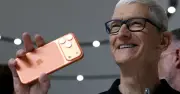 Tim Cook chính thức rời ghế CEO Apple sau 15 năm, John Ternus tiếp quản từ tháng 9