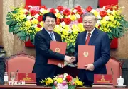 Tổng Bí thư, Chủ tịch nước Tô Lâm bàn giao công tác với nguyên Chủ tịch nước Lương Cường