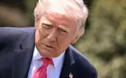 Tổng thống Trump cảnh báo Iran đối mặt với sức mạnh quân sự áp đảo trước hạn ngừng bắn