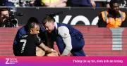 Tottenham chịu thêm tổn thất khi Xavi Simons rời sân bằng cáng