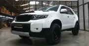 Toyota Fortuner 10 năm tuổi lột xác ngoạn mục với body kit lấy cảm hứng từ Prado