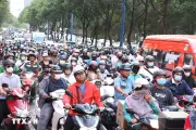 TP Hồ Chí Minh: Giao thông khu vực cửa ngõ căng thẳng trước kỳ nghỉ lễ 30/4