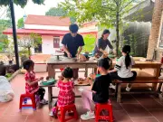 Trải nghiệm làm gốm và thêu thủ công: Hành trình tìm về giá trị truyền thống