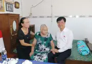Trưởng Ban Tổ chức Trung ương thăm, tặng quà tại thành phố Cần Thơ