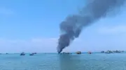 Tàu cá bốc cháy trên biển Lâm Đồng, 2 người bỏng nặng, 1 mất tích