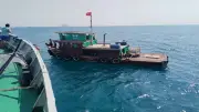 Tàu Hải quân 785 giải cứu thành công ghe cá hỏng máy trôi dạt trên biển Cam Ranh