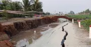 Tây Ninh: Sạt lở nghiêm trọng đường ven sông Lò Gạch, giao thông gián đoạn