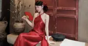 Váy Satin: Bí Quyết Phối Đồ Sang Trọng Với Chất Liệu Bắt Sáng Tinh Tế