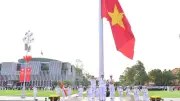Xúc động Lễ chào cờ kỷ niệm 51 năm thống nhất đất nước tại Quảng trường Ba Đình