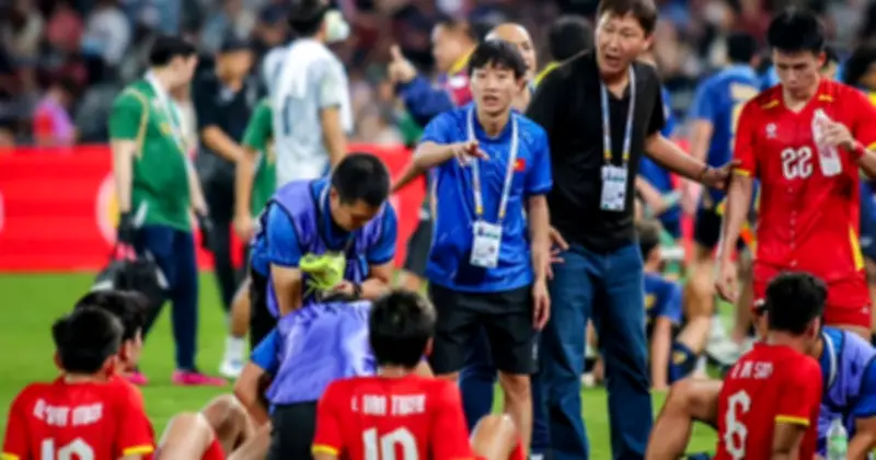 HLV Kim Sang-sik đau đầu với bài toán tiền vệ trung tâm ở đội tuyển Việt Nam