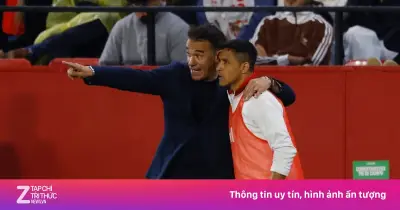 Alexis Sanchez đưa Sevilla thoát khỏi nhóm xuống hạng