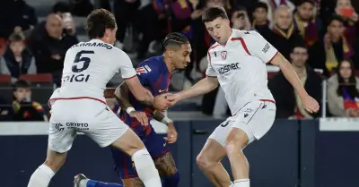 Barcelona tiến gần chức vô địch La Liga, Flick thận trọng