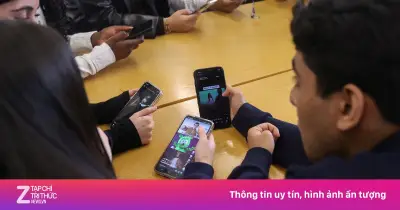 Bác sĩ Anh cảnh báo: Mạng xã hội nguy hiểm ngang thuốc lá với trẻ em