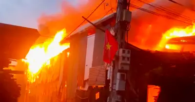 Cháy xưởng gỗ rạng sáng ở Sơn Tây, Hà Nội, không thiệt hại về người
