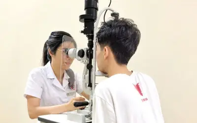 Cảnh báo nguy cơ chấn thương mắt khi chơi thể thao: Thiếu niên 15 tuổi nhập viện vì bóng đá