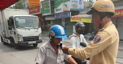 CSGT An Sương tăng cường kiểm tra nồng độ cồn cả ban ngày dịp lễ
