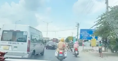 CSGT mở đường xuyên đoạn ùn tắc gần 2,5km giúp người bệnh đi cấp cứu kịp thời