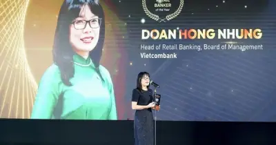 Giám đốc Khối bán lẻ Vietcombank nhận giải thưởng chuyển đổi số