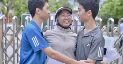 Hà Nội: Hơn 123.000 thí sinh hoàn thành môn ngoại ngữ, nhiều em tự tin đạt điểm 10