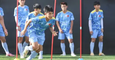HLV Roland: U.17 Úc đã khác, sẽ gây nhiều khó khăn cho U.17 Việt Nam