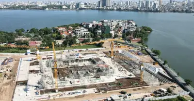 Đại công trường xây Nhà hát Opera Hà Nội bên Hồ Tây đang gấp rút thi công