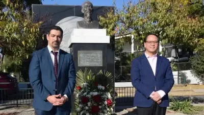 Đại sứ Việt Nam tại Chile dâng hoa tưởng niệm Chủ tịch Hồ Chí Minh