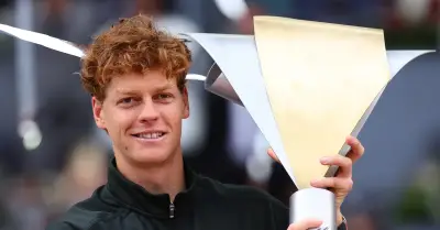 Jannik Sinner hủy diệt Zverev, vô địch Madrid Open 2026