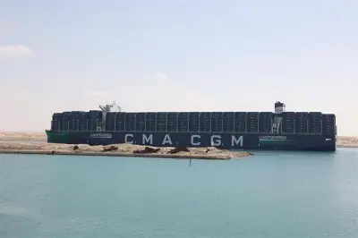 Kênh đào Suez lần đầu đón tàu container chạy LNG lớn nhất thế giới