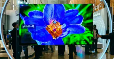 LG ra mắt TV OLED evo AI W6 mỏng nhất thế giới chỉ 9,9 mm
