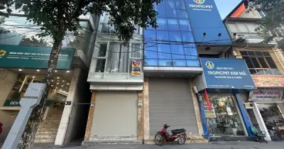 Mặt bằng 'đất vàng' Hà Nội ế ẩm, treo biển cho thuê dày đặc
