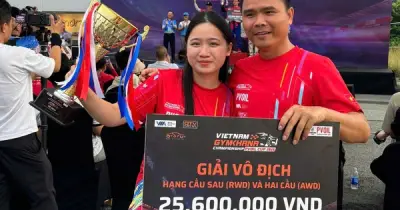 Nữ sinh viên chinh phục đua xe Gymkhana ấn tượng