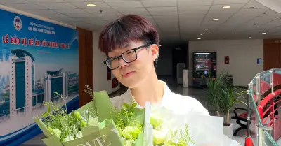 Nam sinh là thủ khoa đầu ra Đại học Kinh tế Quốc dân với bảng điểm toàn A