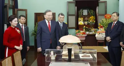 Ánh sáng Hồ Chí Minh soi đường cho chúng ta đi