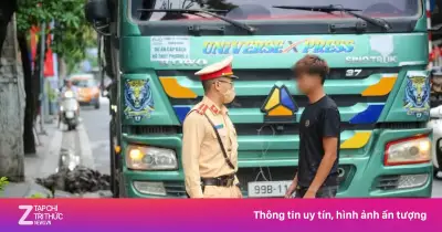 Phạt gần 35 triệu đồng tài xế xe tải làm rơi vãi bùn đất trên phố Láng Hạ