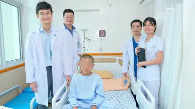 Phẫu thuật mổ sọ tỉnh thành công cho bé 12 tuổi bị u não nguy hiểm