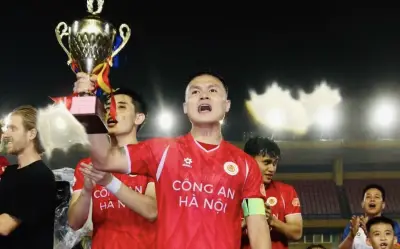 Quang Hải lập kỷ lục 16 danh hiệu, vượt mặt Thành Lương