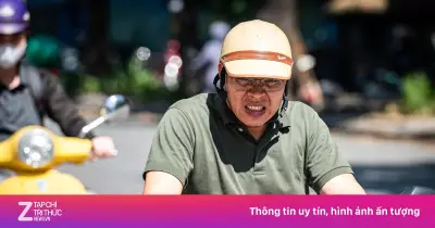 Quán ăn Hà Nội vắng khách trưa nắng nóng, chủ quán tự giao hàng