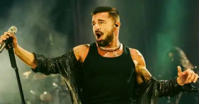Ricky Martin tháo chạy khỏi sân khấu vì sự cố bất ngờ, khán giả hỗn loạn