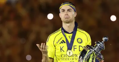 Ronaldo kiếm 300 triệu USD, nhà vô địch kiếm tiền