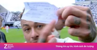 Sự cố hy hữu khiến Neymar nổi giận vì bị thay ra oan