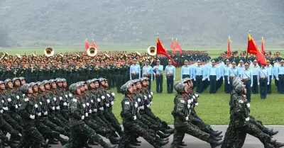 Sĩ quan quân đội nghỉ hưu sớm có thể được hỗ trợ 5 tháng tiền lương