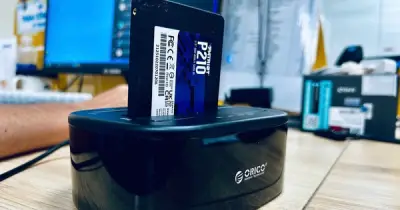 Sai lầm khi cắm ổ SSD di động vào cổng USB trước thùng máy