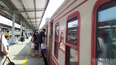 Sức hút từ sự đổi mới và hiện đại của tàu Hoa Phượng Đỏ