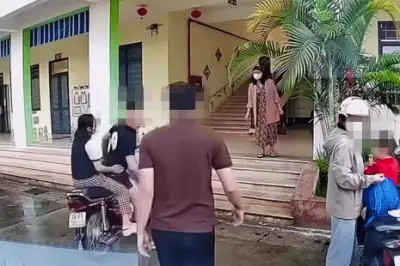 Tài xế bị tát thẳng mặt khi nhờ người đàn ông dời xe gây phẫn nộ