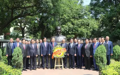 Tổng Bí thư, Chủ tịch nước Tô Lâm viếng tượng Chủ tịch Hồ Chí Minh tại Ấn Độ
