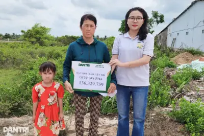 Trao hơn 136 triệu đồng đến người vợ làm mướn nuôi chồng bệnh và 3 con thơ