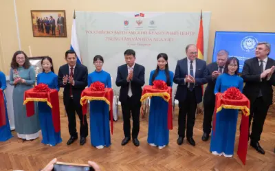 Trao tặng 'Tủ sách Việt Nam' tại St. Petersburg, kết nối văn hóa và giáo dục
