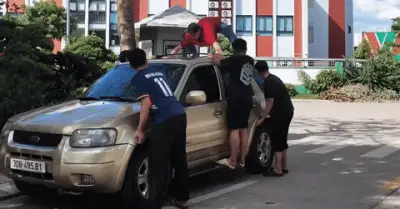 Trào lưu 'lắc xe' khi đổ xăng E10: Hiểu lầm tai hại từ mạng xã hội