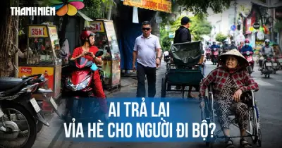 Vỉa hè TP.HCM: Người đi bộ mất lối, ai trả lại không gian an toàn?